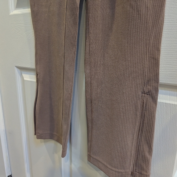 Lululemon Softstreme leggings - Picture 8 of 13